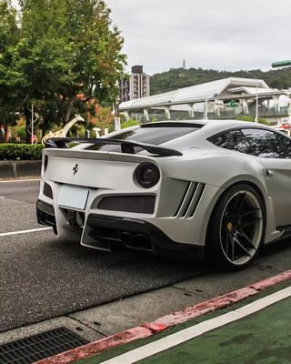 Ferrari F12 Fiber Carbon body Kit F12 Novitec N-largo gaya depan dan belakang bumper roda lengkungan F12 depan lip diffuser spoiler