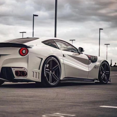 Untuk Ferrari F12 Carbon Fiber Body Kit F12 Meningkatkan Gaya SVR Bagian Depan dan Belakang Bumper Spoiler Dengan Hood Fenders