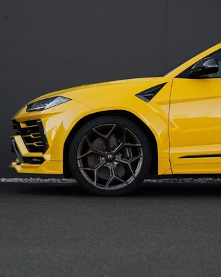Yellow Lamborghini Urus Body Kit Karbon Fiber Lip Depan Mobil Mewah Diffuser Widebody Kit