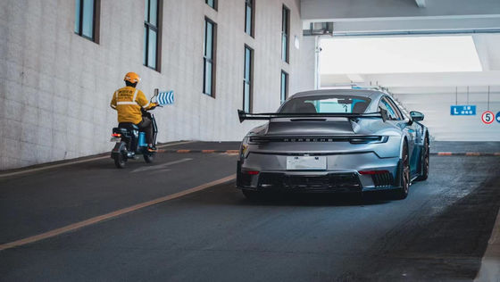 Untuk Porsche 911 992 Carbon Fiber Body Kit 992 Upgraded MIW-style Front dan Rear Bumper Spoiler Hood Wide-body Kit