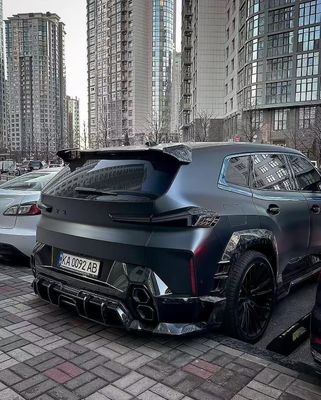 XM Bmw Wide Body Kit Serat Karbon Bagian Depan Lip Spoiler Hitam Bmw Side Skirt Wheel Arch