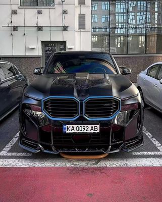 XM Bmw Wide Body Kit Serat Karbon Bagian Depan Lip Spoiler Hitam Bmw Side Skirt Wheel Arch