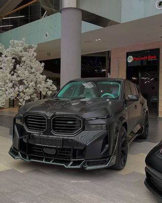 XM Bmw Wide Body Kit Serat Karbon Bagian Depan Lip Spoiler Hitam Bmw Side Skirt Wheel Arch
