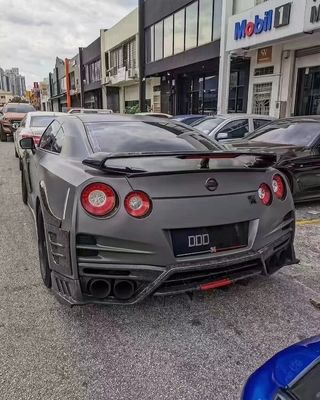 Untuk Nissan GTR R35 Carbon Fiber Body Kit GTR Upgraded Top Style Carbon Fiber Bagian depan dan belakang Bumper Side Skirt Spoilers