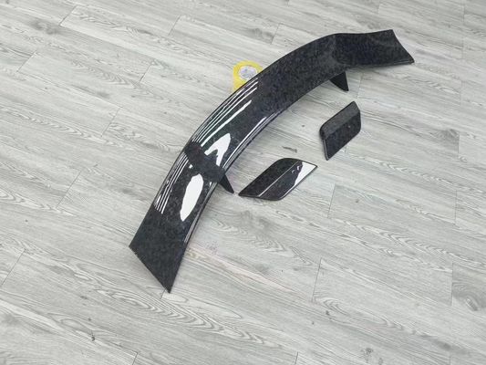 Bright Black Aston Martin Body Kit DBX MSY Gaya Karbon Serat Spoiler Wing