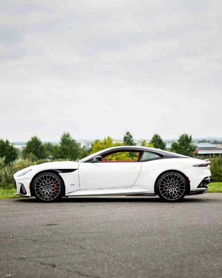DBS Aston Martin Body Kit Putih 770 Gaya Spoiler Depan Di Mobil Lip Diffuser