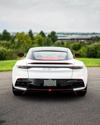 DBS Aston Martin Body Kit Putih 770 Gaya Spoiler Depan Di Mobil Lip Diffuser