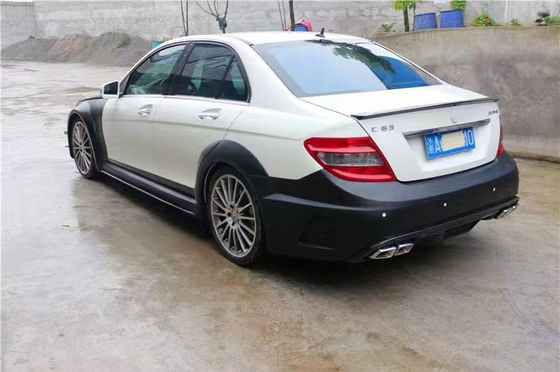 Untuk Mercedes W204 C63 Body Kit W204 Upgraded Black Series Style Bagian depan dan belakang Bumper Hood Widebody Kit