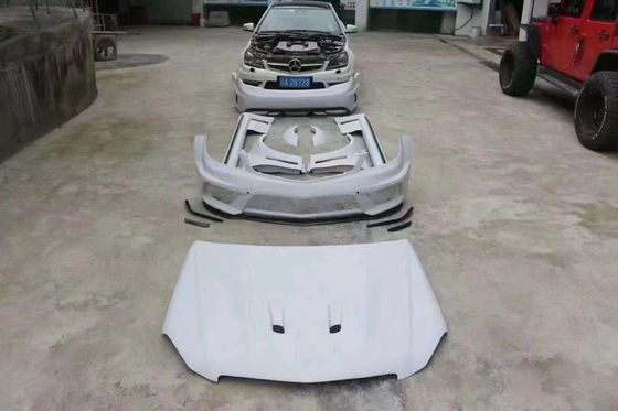 Untuk Mercedes W204 C63 Body Kit W204 Upgraded Black Series Style Bagian depan dan belakang Bumper Hood Widebody Kit